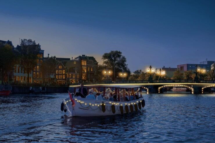 Amsterdam: Luxury Light Festival or Evening Cruise - Panoramic Views: Admiring Amsterdams Illuminated Canals
