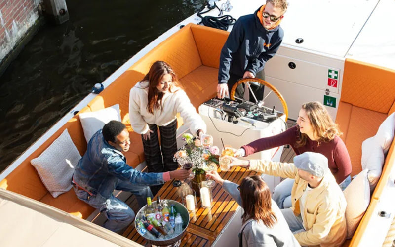 Amsterdam Luxury Open Boat Canal Cruise - A one-hour view of Amsterdam from the water