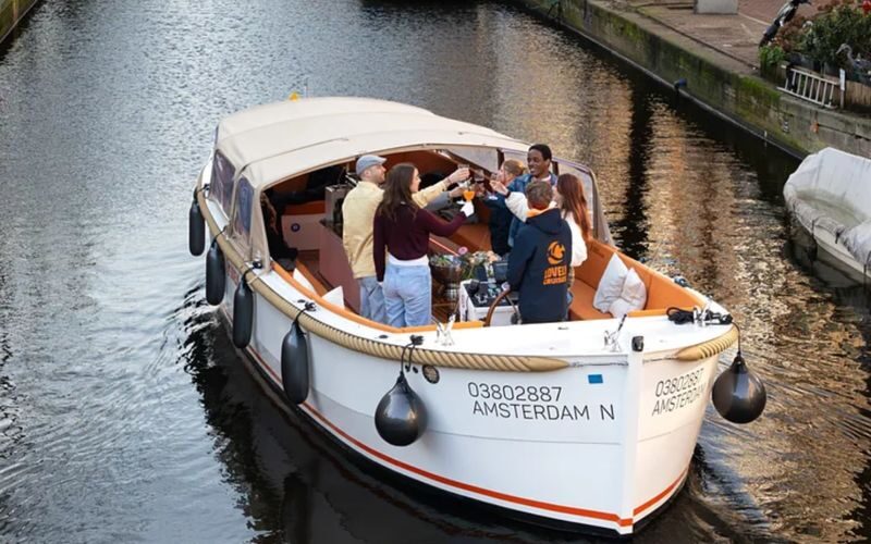Amsterdam Luxury Open Boat Canal Cruise - A host who makes the canals more than scenery