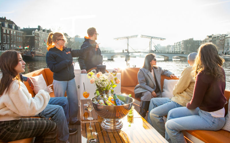 Amsterdam Luxury Open Boat Canal Cruise - Drinks, children and dogs aboard