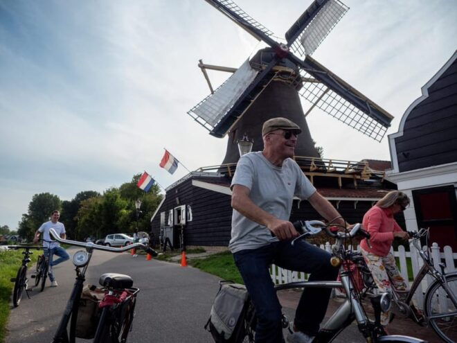 Amsterdam: Mikes Countryside Bike Tour, Windmill and Cheese - Taste of Dutch Cheese