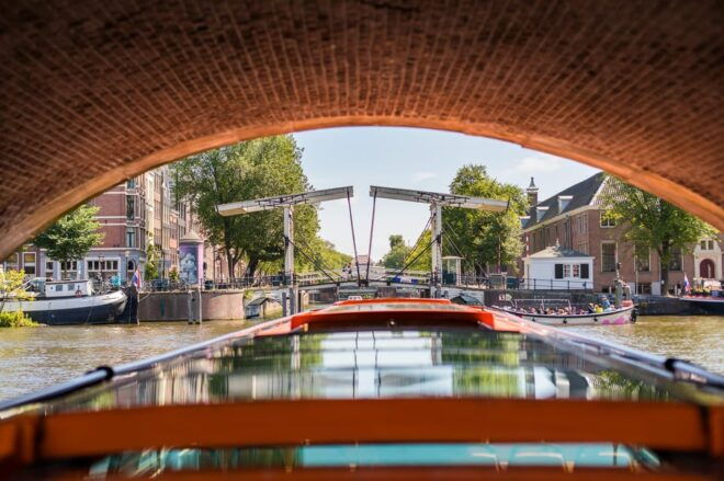 Amsterdam: Moco Museum Entry Ticket and Canal Cruise - Canal Cruise Details