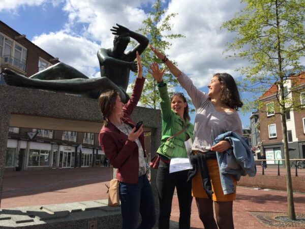 Amsterdam: Murder Mystery Game on WhatsApp With Remote Guide - Language Options and Accessibility