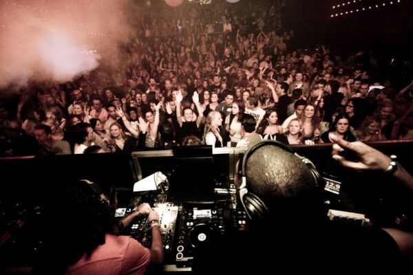 Amsterdam: Nightlife Scene 1, 2 or 7-Day Ticket - The Sum Up