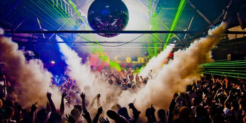 Amsterdam: Nightlife Ticket with Champagne and Cruise - Good To Know