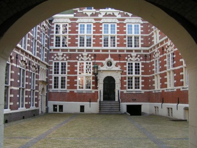 Amsterdam Old City Private Walking Tour - Meeting Point
