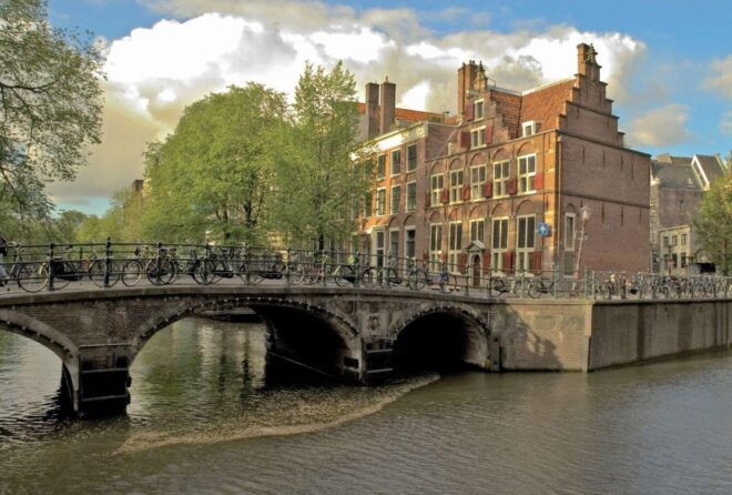Amsterdam Old Town: Self-Guided City Walk - Exploring Amsterdams Historical Sites