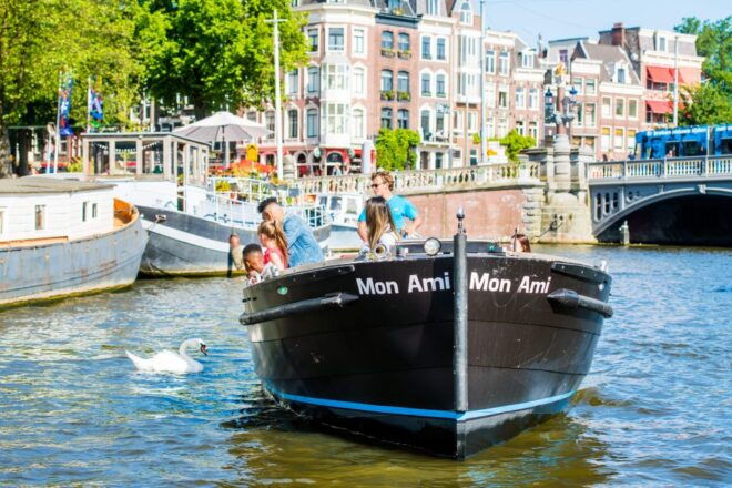Amsterdam: Open Boat Canal Cruise With Local Guide - Tour Description