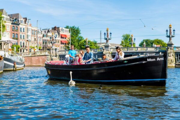 Amsterdam: Open Boat Canal Cruise With Local Guide - Customer Reviews