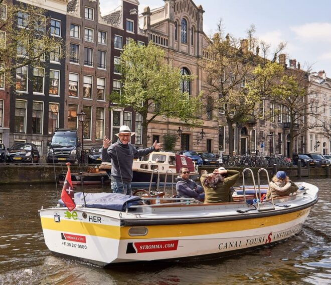 Amsterdam: Open Boat Tour With Local Guide - Customer Reviews