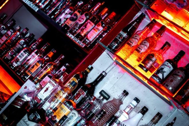 Amsterdam: Original Pub Crawl Party With VIP Entrance - Full Description
