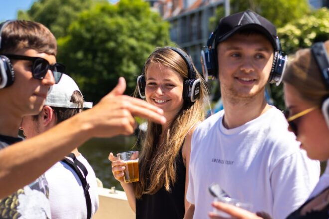 Amsterdam: Party Booze Cruise With Night Club Entrance - Experience Highlights