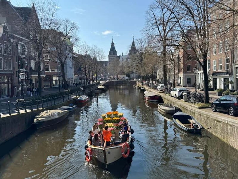 Amsterdam: Premium Tulip Boat Canal Tour - The Experience: A Closer Look at the Tulip Canal Tour