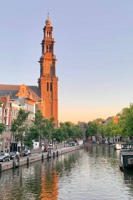 Amsterdam: Private Canal Cruise in German + Unlimited Drinks - Experience Highlights