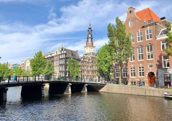 Amsterdam: Private Canal Cruise in German + Unlimited Drinks - Getting to the Meeting Point