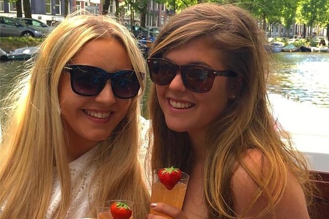 Amsterdam Private Canal Cruise With Live Guide and Drinks - Reviews and Guest Experiences