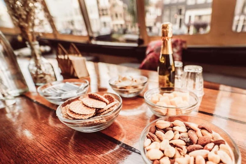 Amsterdam: Private Canal Cruise with snacks and drinks - FAQ