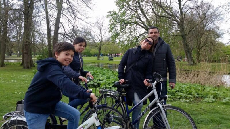 Amsterdam: Private City Bike Tour in italian - FAQs