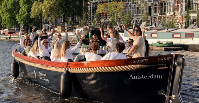Amsterdam: Private City Canal Cruise - Private Cruise Experience