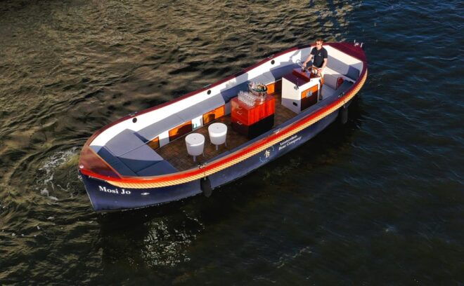 Amsterdam: Private City Canal Cruise - Boat and Amenities