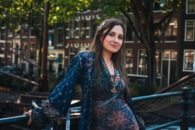 Amsterdam: Private City Centre and Canals Photo Walk - Full Description