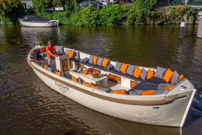 Amsterdam: Private Cruise With Drinks & Pizza or Burger - Booking and Payment