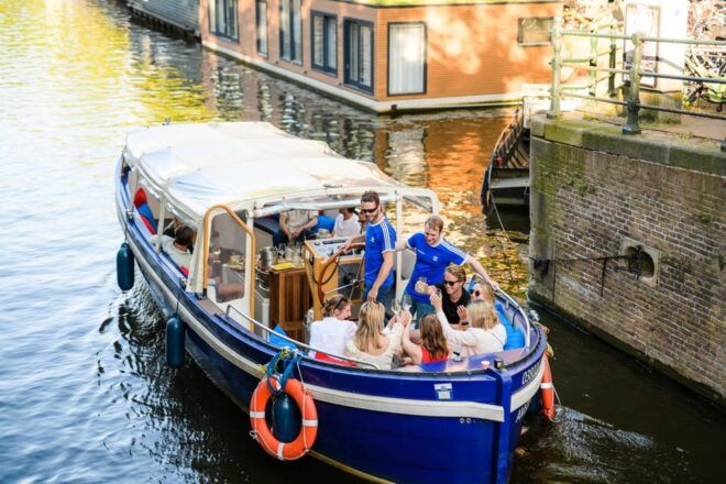 Amsterdam: Private Day Drinking Boat With Unlimited Mimosas - Exploring the Citys Charming Waterways