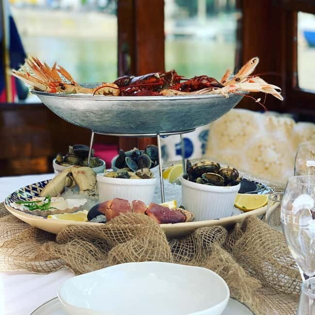 Amsterdam: Private Dinner Cruise with Guide and Wine - Why Choose This Dinner Cruise?