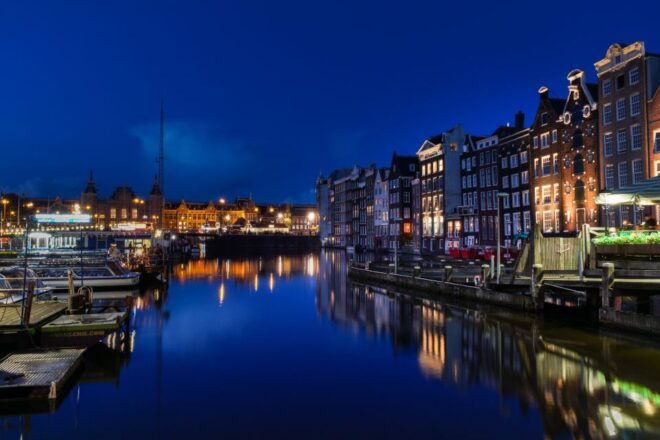 Amsterdam: Private Evening Canal Cruise With Prosecco - Full Description