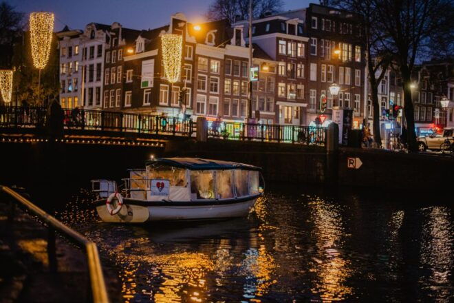 Amsterdam: Private Evening Canal Cruise With Prosecco - Important Information
