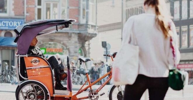 Amsterdam: Private Guided City Tour by Pedicab - Highlights and Explanations