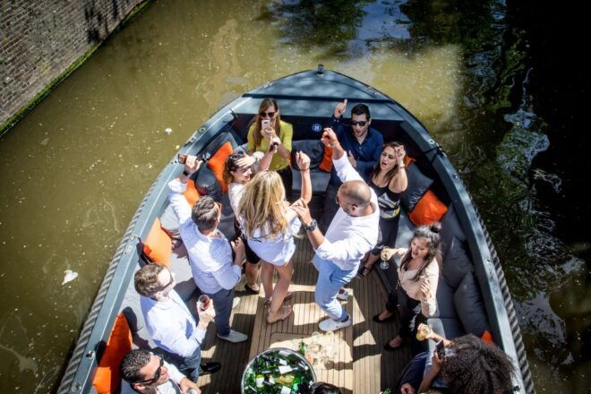 Amsterdam: Private Prosecco Canal Cruise Tour - Customer Reviews