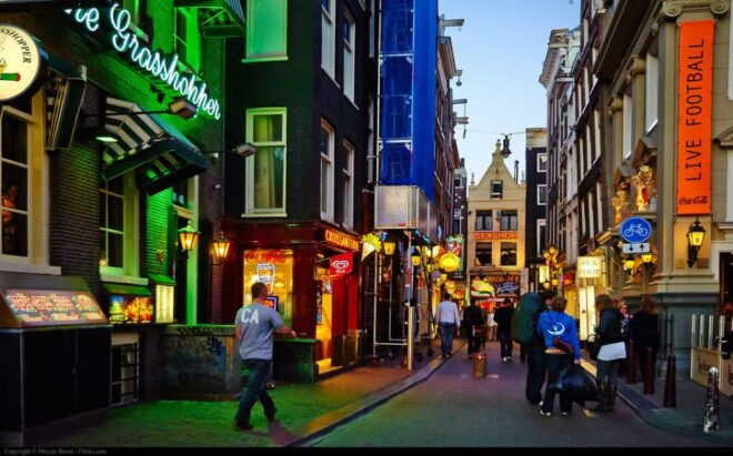 Amsterdam: Private Red Light District and Food Tour - Booking Details