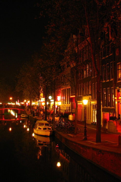 Amsterdam: Private Red Light District Tour in Spanish - Good To Know