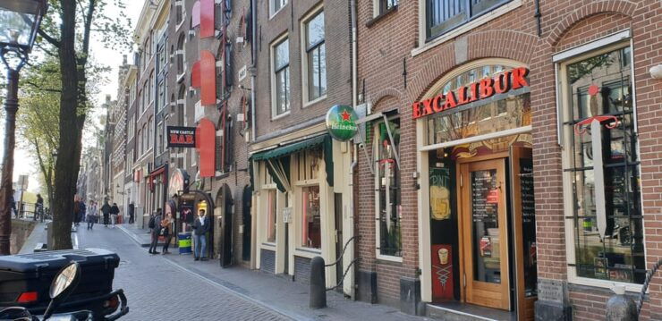 Amsterdam: Private Red Light District Tour in Spanish - Experience Highlights