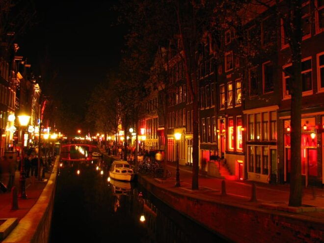 Amsterdam: Private Red Light District Tour in Spanish - Tour Details