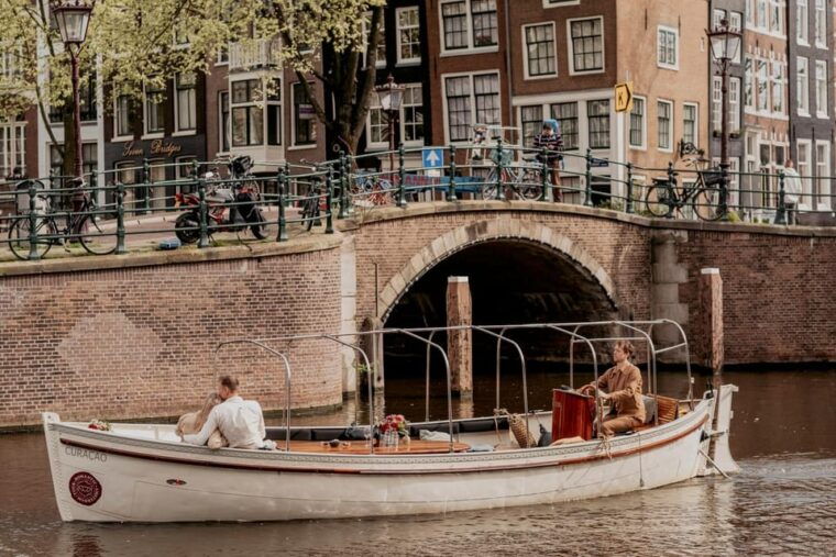 Amsterdam: Private Romantic Evening Boat Tour with Prosecco - FAQ