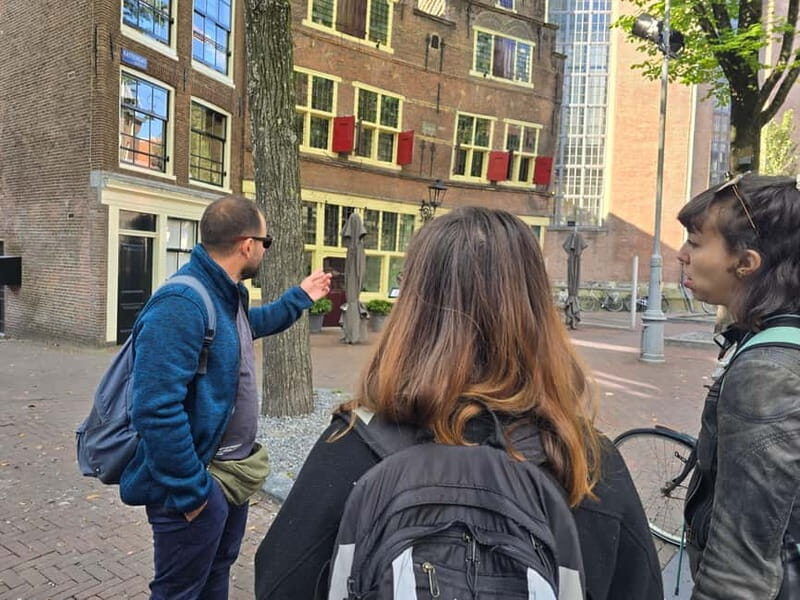 Amsterdam: Private walking tour with Coffee & Anne Frank VR - FAQ