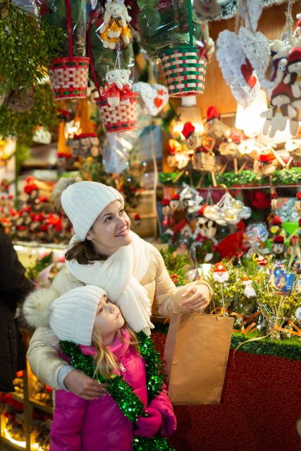 Amsterdam: Professional Christmas Photoshoot at Dam Square - Location and Logistics