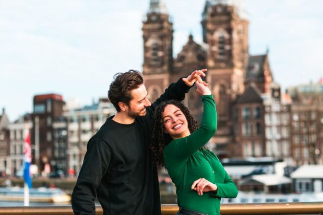 Amsterdam: Professional Photoshoot at Centraal Station - Customer Satisfaction and Recommendations