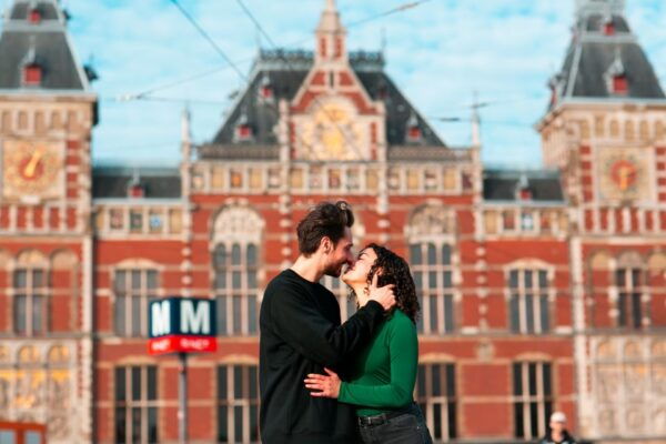 Amsterdam: Professional Photoshoot at Centraal Station - Common Questions