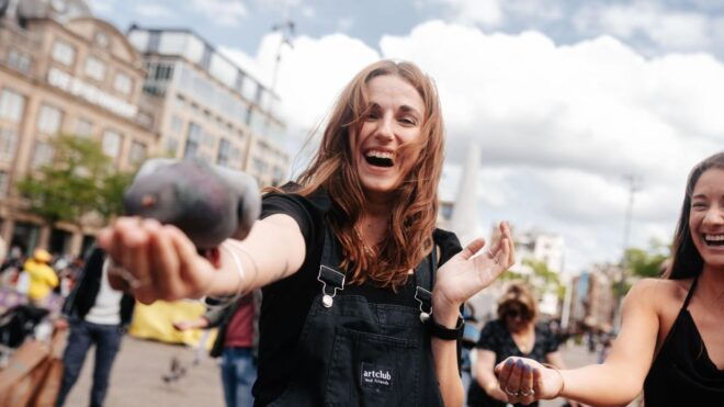 Amsterdam: Professional Photoshoot at Dam Square. - Common Questions