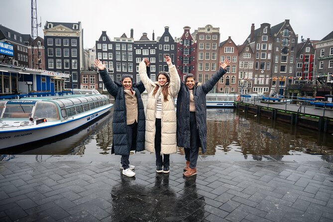 Amsterdam: Professional Photoshoot at Damrak - Hotel Pick-Up