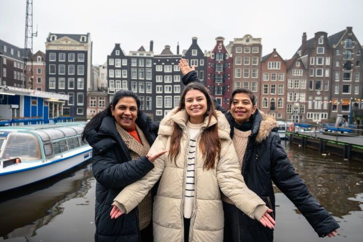 Amsterdam: Professional Photoshoot at Damrak - Activity Details