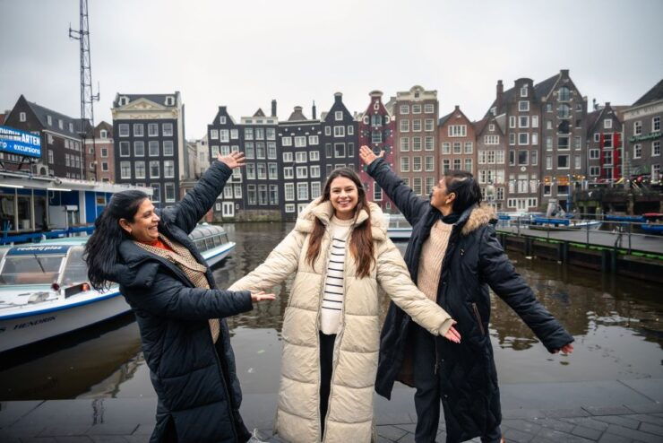 Amsterdam: Professional Photoshoot at Damrak - Highlights of the Photoshoot
