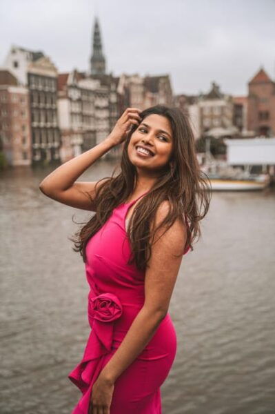 Amsterdam: Professional Photoshoot at the Canals - Exploring Amsterdams Canals