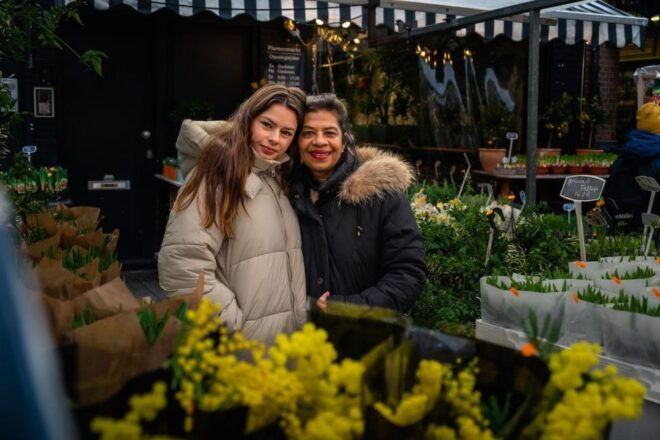 Amsterdam: Professional Photoshoot at the Canals - Inclusions