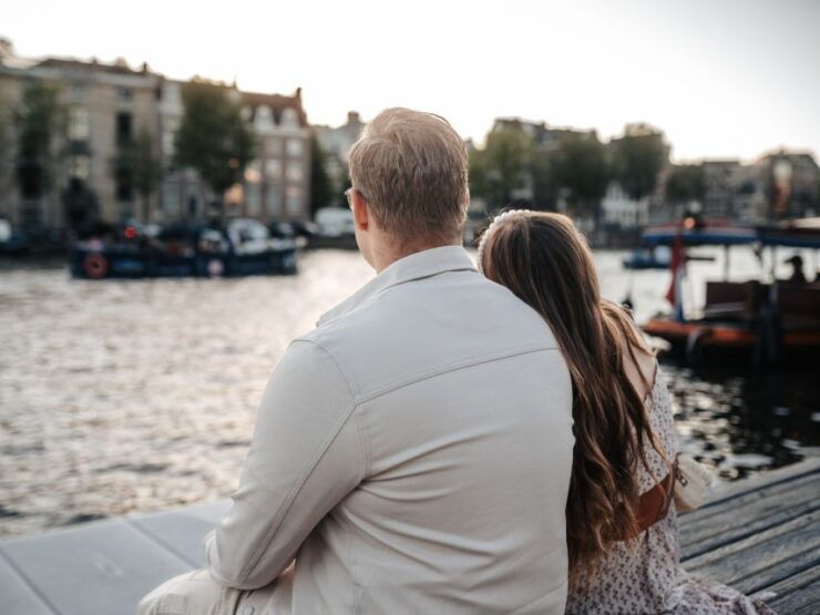 Amsterdam: Professional Photoshoot at the Skinny Bridge - Experience Highlights