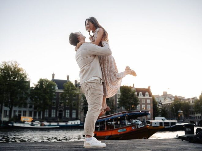 Amsterdam: Professional Photoshoot at the Skinny Bridge - Full Description