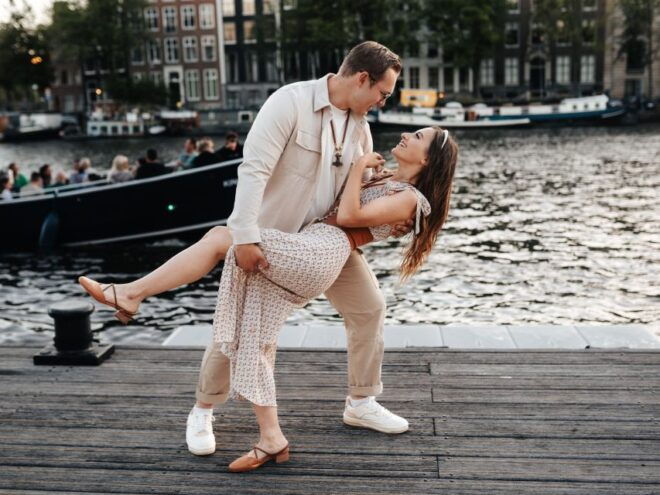 Amsterdam: Professional Photoshoot at the Skinny Bridge - Select Participants and Date